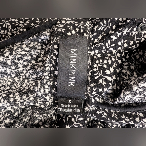 MINKPINK Black White Floral Mock Neck Bell Sleeve Ruffle Mini Dress Size Small - Picture 8 of 8